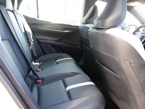 Used 2025 Toyota Camry SE image 12