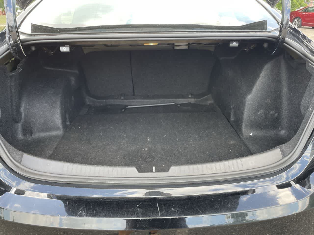 Used 2018 Chevrolet Malibu LT FWD image 17