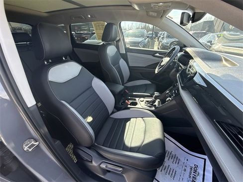 Used 2024 Volkswagen Taos SEL image 24