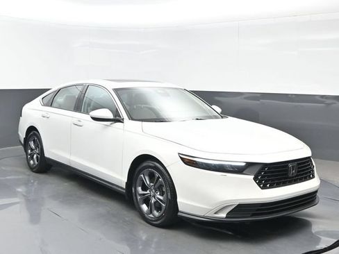 Used 2023 Honda Accord EX image 8