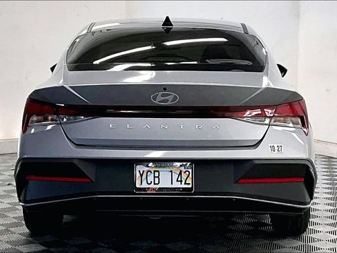 Used 2025 Hyundai Elantra SE FWD image 3