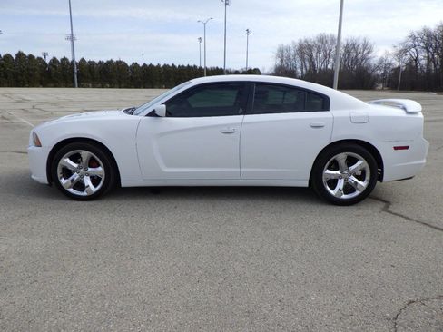 Used 2013 Dodge Charger SXT Plus image 2
