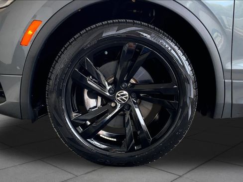 Used 2023 Volkswagen Tiguan SE R-Line FWD image 11