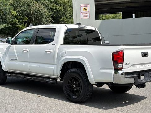 Used 2022 Toyota Tacoma SR5 AWD/4WD image 3