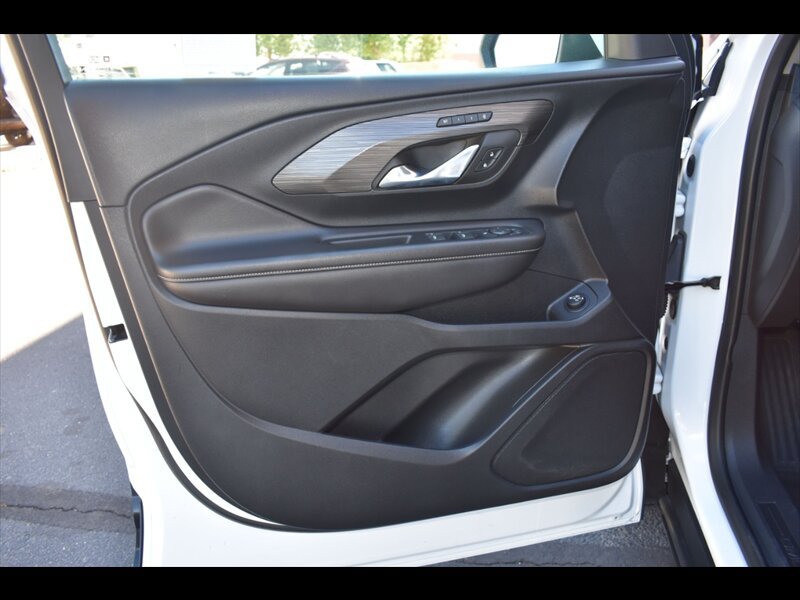 Used 2023 GMC Terrain SLT FWD image 18