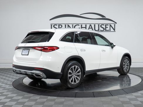 Used 2025 Mercedes-Benz GLC 300 4MATIC image 5