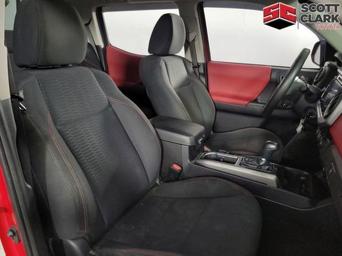 Used 2018 Toyota Tacoma SR5 RWD image 14