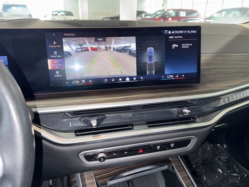 Used 2024 BMW X7 xDrive40i AWD/4WD image 17