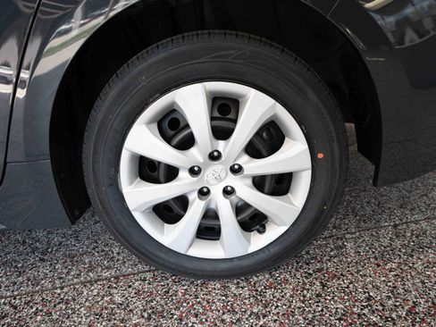 Used 2025 Toyota Corolla LE FWD image 28