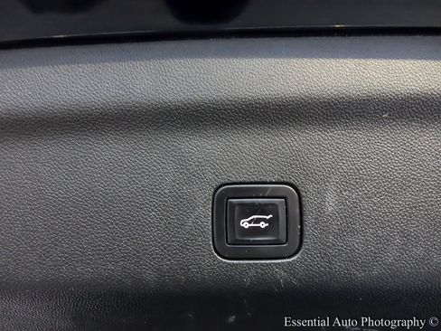 Used 2021 Chevrolet Tahoe LT w/ LT Signature Package image 36