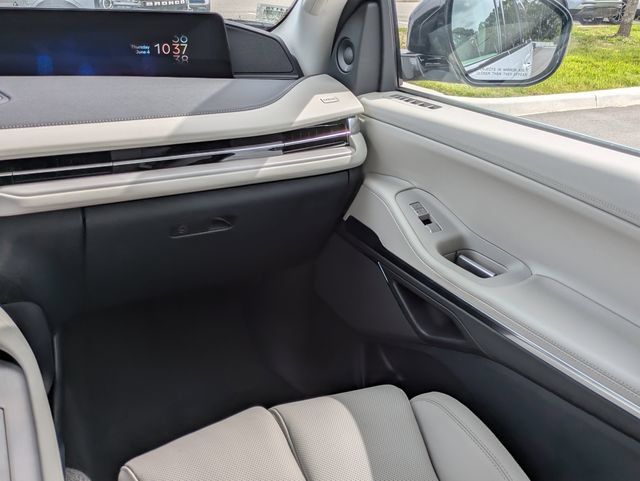 New 2026 Lincoln Navigator Premiere AWD/4WD image 17
