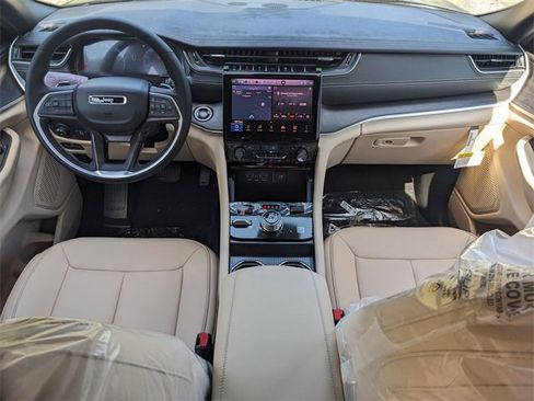 New 2025 Jeep Grand Cherokee Limited image 14