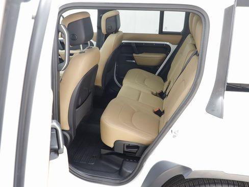 Used 2025 Land Rover Defender 110 S image 15