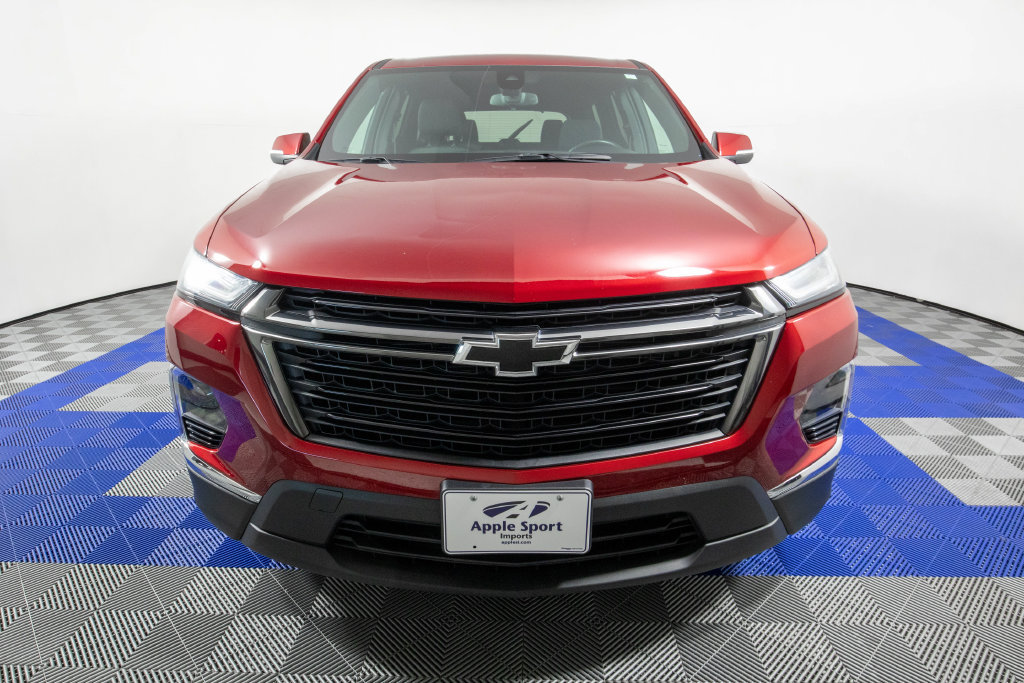 Used 2023 Chevrolet Traverse LT FWD image 2