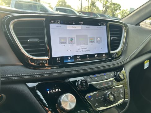 New 2026 Chrysler Pacifica Select image 49