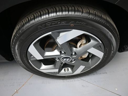 Certified 2023 Hyundai Venue Limited FWD image 13