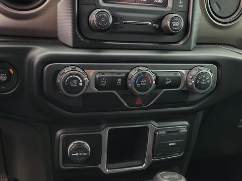 Used 2020 Jeep Wrangler Sport image 29