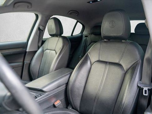 Used 2018 Alfa Romeo Stelvio Ti image 5