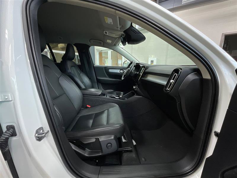 Used 2021 Volvo XC40 T4 Momentum FWD image 27