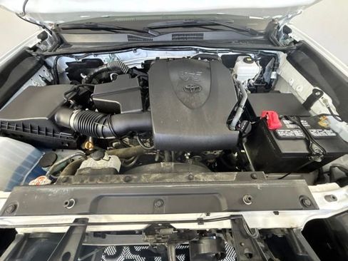 Used 2023 Toyota Tacoma TRD Off-Road w/ TRD Premium Off Road Package AWD/4WD image 31