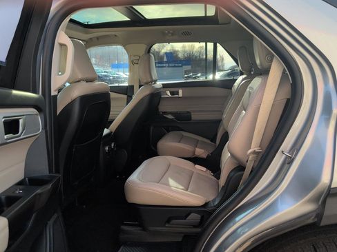 Used 2020 Ford Explorer Limited w/ Class III Trailer Tow Package image 10