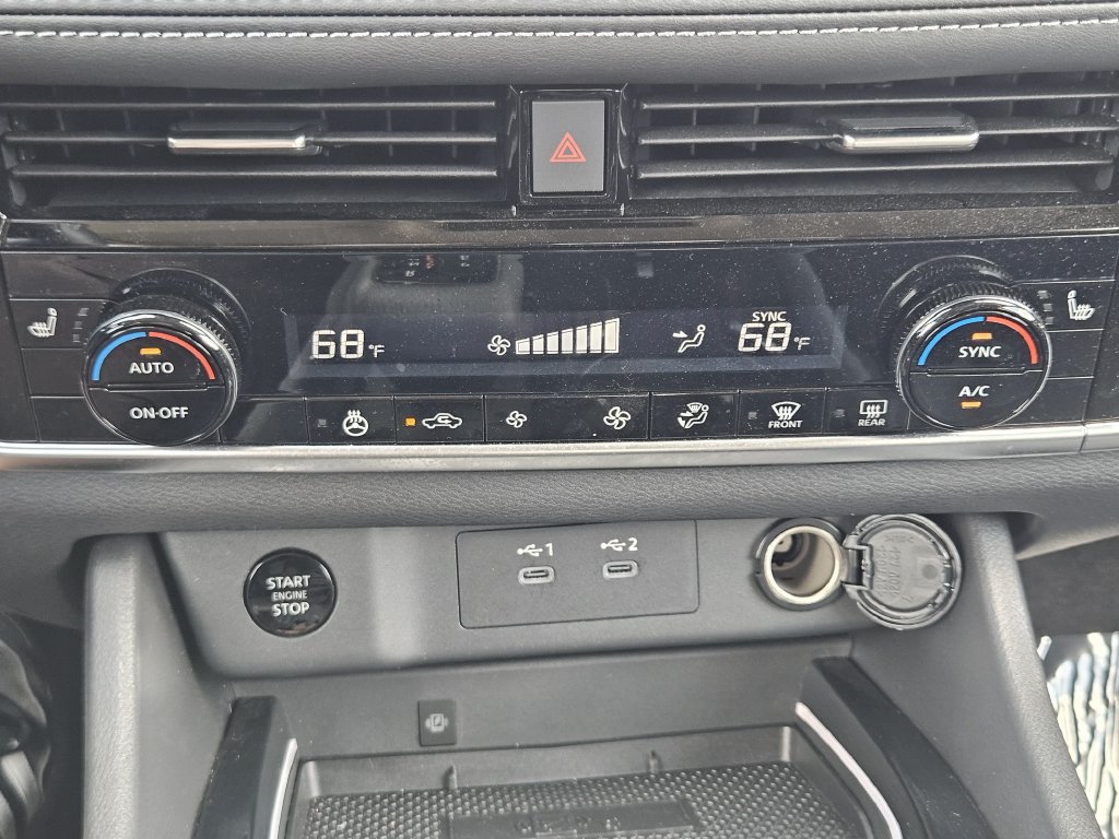 Used 2025 Nissan Rogue SL AWD/4WD image 19