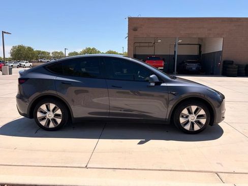 Used 2023 Tesla Model Y 2WD image 6