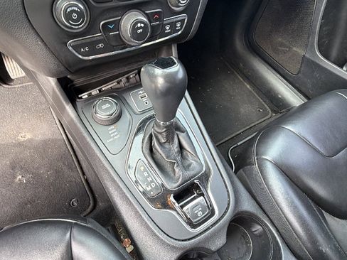 Used 2019 Jeep Cherokee Latitude Plus image 29