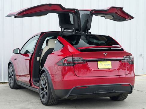 Used 2023 Tesla Model X Standard Range image 51