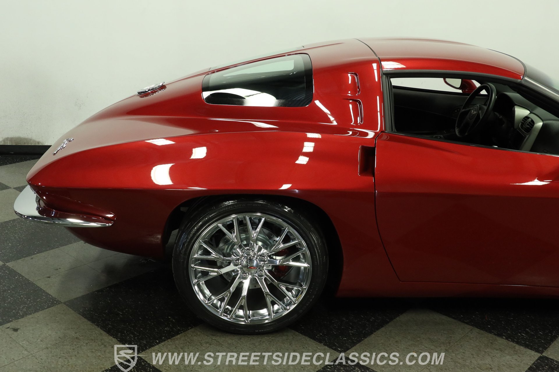 Used 2005 Chevrolet Corvette Coupe w/ Preferred Equipment Group RWD image 28