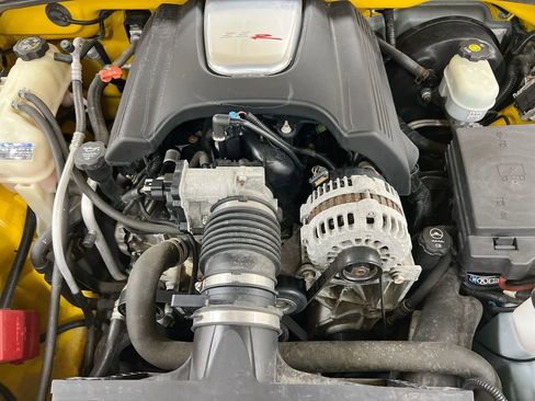 Used 2004 Chevrolet SSR w/ Preferred Equipment Group RWD image 21