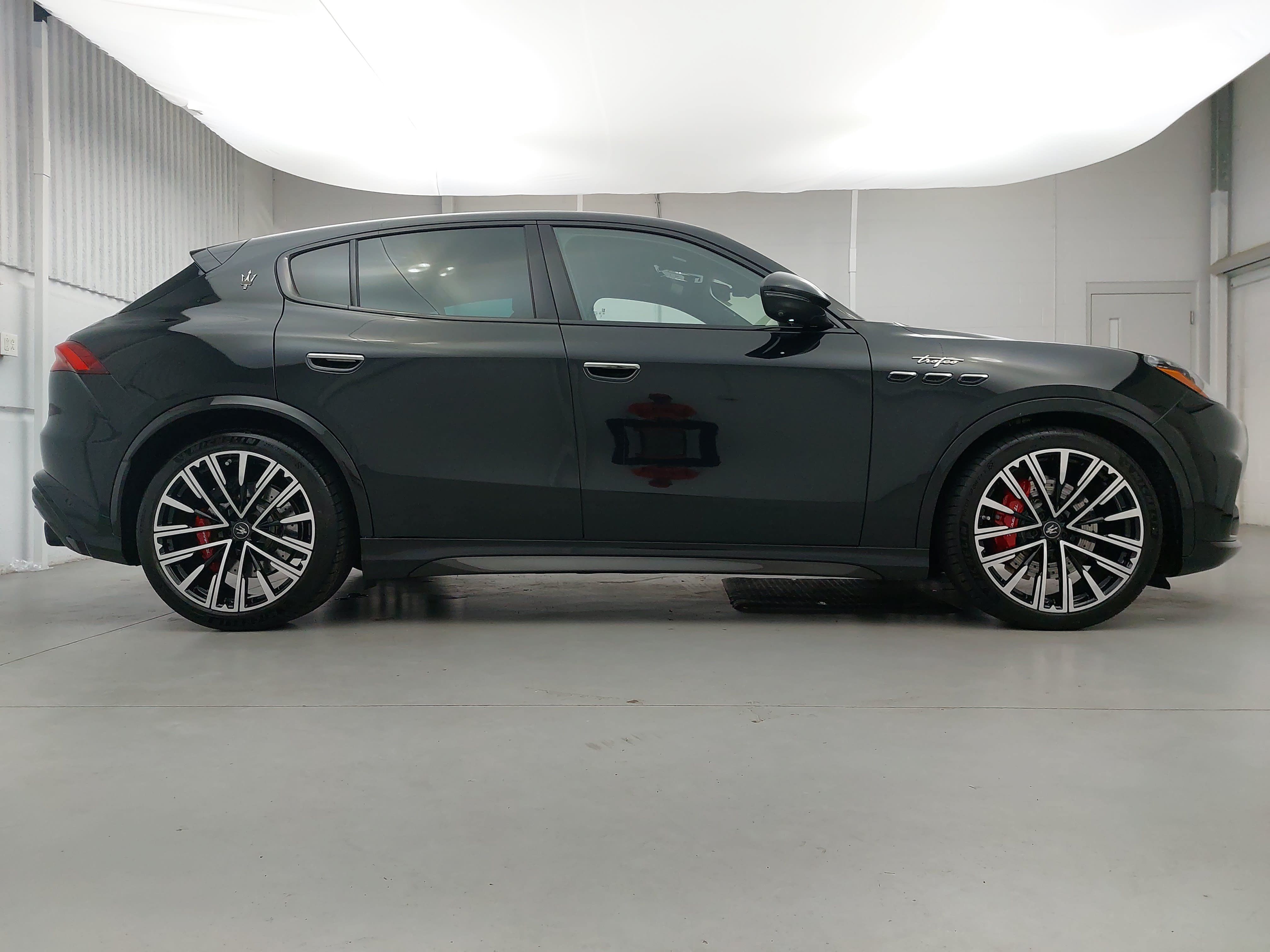 Used 2023 Maserati Grecale Trofeo AWD/4WD image 8