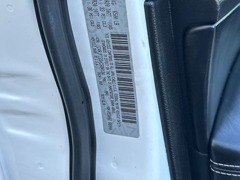 Used 2017 Jeep Grand Cherokee Overland image 35