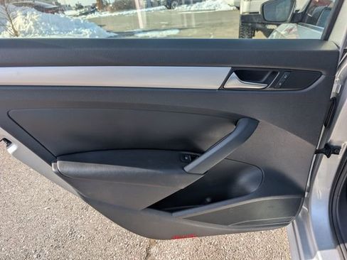 Used 2013 Volkswagen Passat 2.5 SE image 17