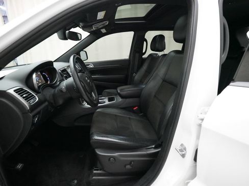 Used 2019 Jeep Grand Cherokee Altitude AWD/4WD image 7