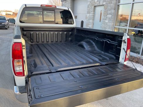 Used 2014 Nissan Frontier SV image 27