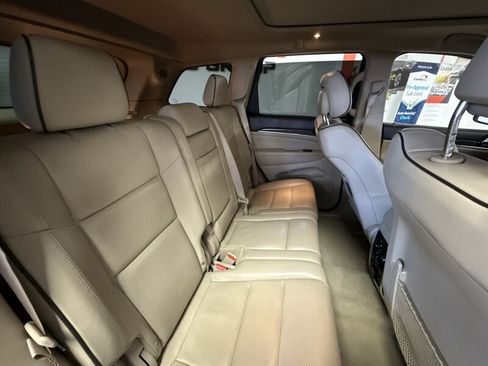 Used 2019 Jeep Grand Cherokee Overland RWD image 25