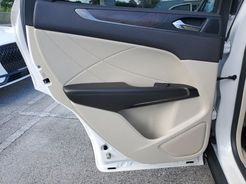 Used 2019 Lincoln MKC Reserve image 12