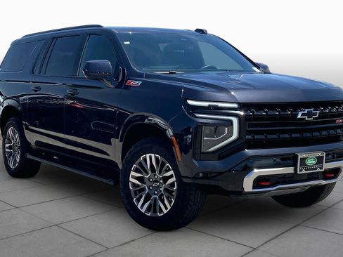 Used 2025 Chevrolet Suburban Z71 AWD/4WD image 3