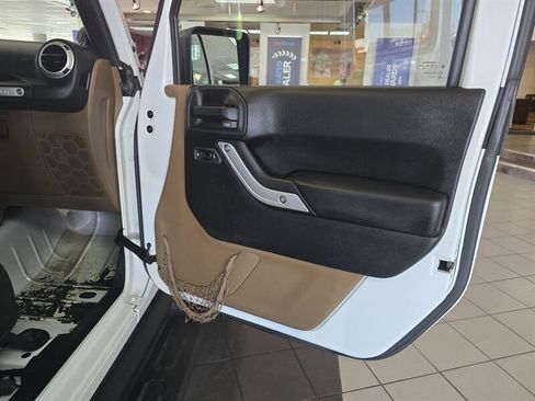 Used 2014 Jeep Wrangler Unlimited Sahara w/ Connectivity Group image 12