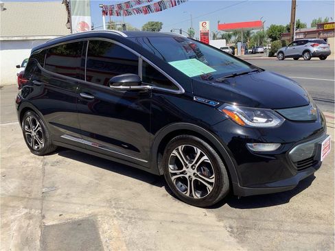 Used 2017 Chevrolet Bolt Premier w/ Driver Confidence II Package FWD image 4
