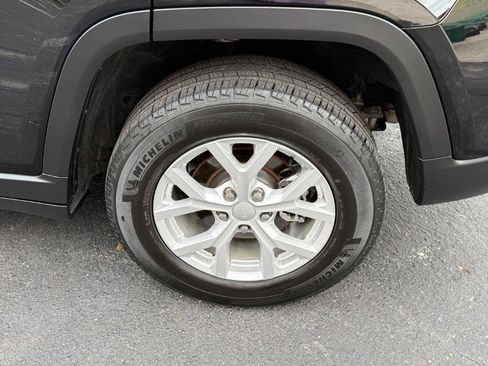 Used 2023 Jeep Grand Cherokee Limited AWD/4WD image 6