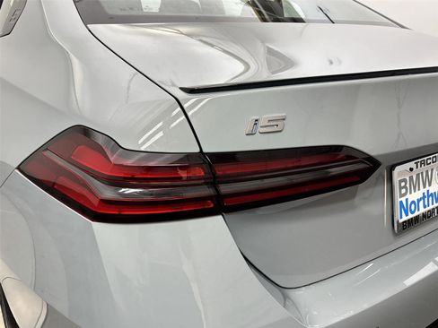 New 2026 BMW i5 eDrive40 w/ M Sport Package image 19