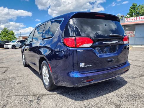 Used 2017 Chrysler Pacifica Touring FWD image 14