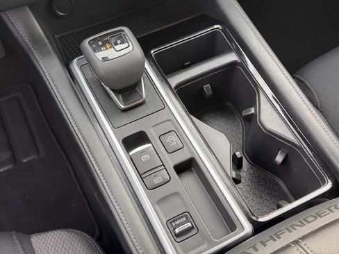 Certified 2022 Nissan Pathfinder SV w/ SV Black Package image 18