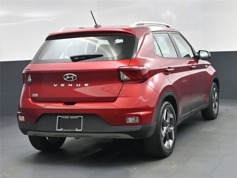 Used 2024 Hyundai Venue Limited image 20