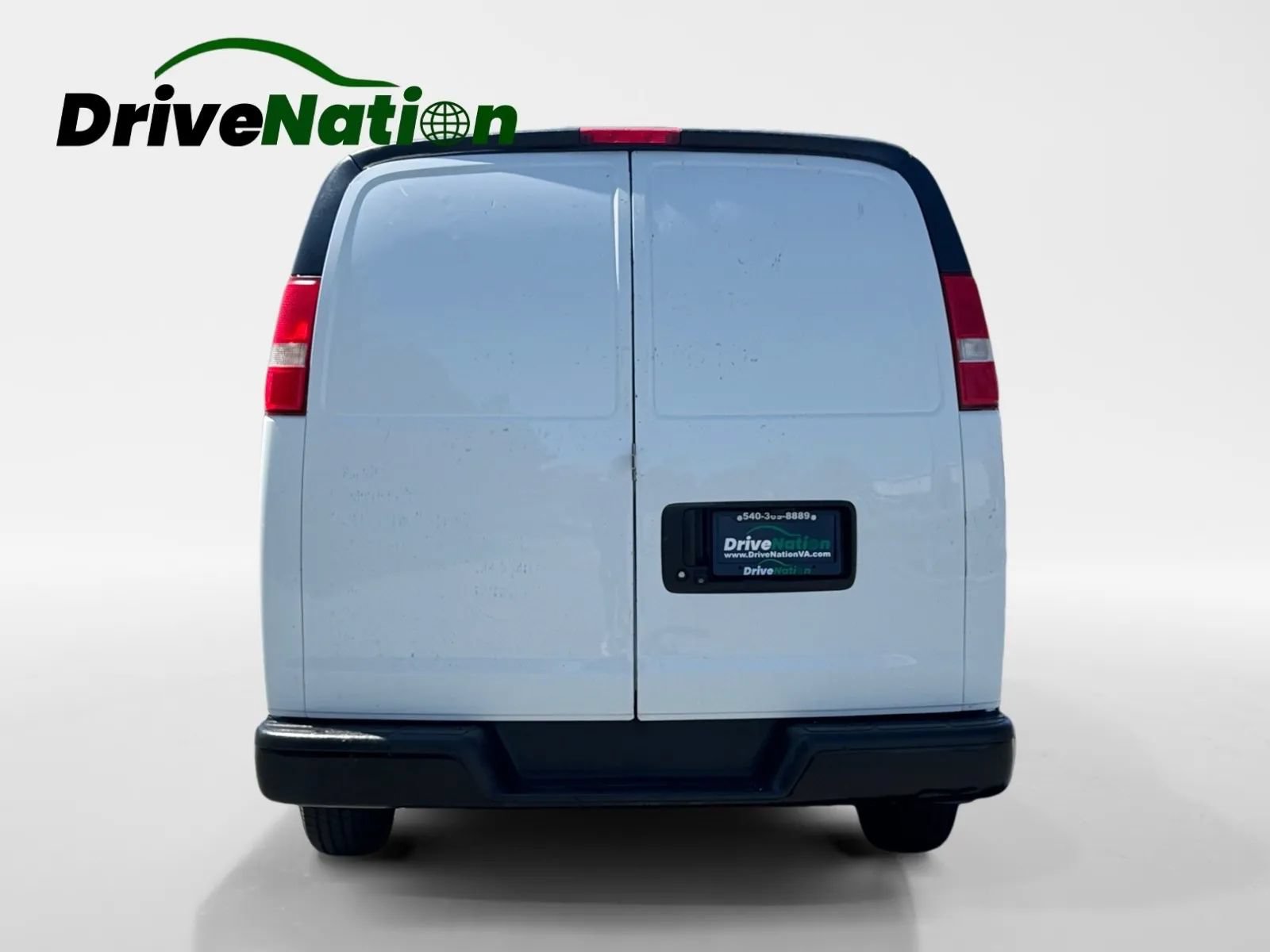 Used 2018 Chevrolet Express 2500 w/ Driver Convenience Package RWD image 6