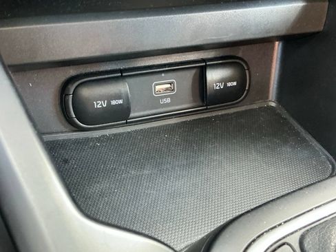 Used 2025 Kia Soul LX w/ LX Technology Package FWD image 35