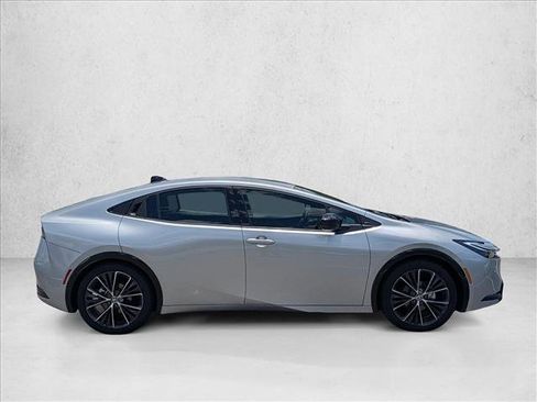 Used 2026 Toyota Prius XLE FWD image 4