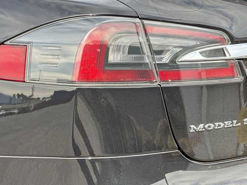 Used 2015 Tesla Model S 70D image 28